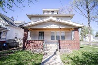 Building Photo - Spacious and Beautidul Four Bedroom Home!