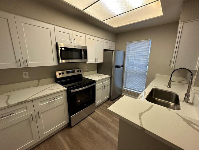 Building Photo - 6000-17 Shepherd Mountain Cove