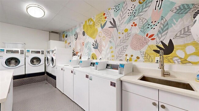 Building Photo - 2401 Bayshore Blvd