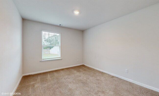 Building Photo - 3302 Bridgewood Dr