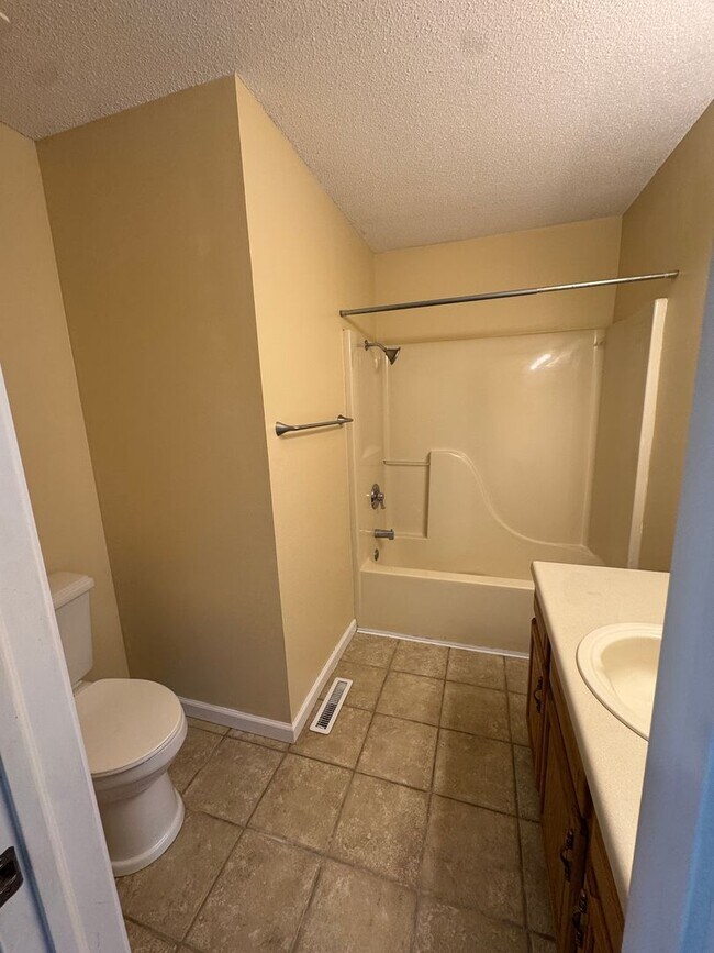Building Photo - 3 Bedroom Home Strafford, Missouri