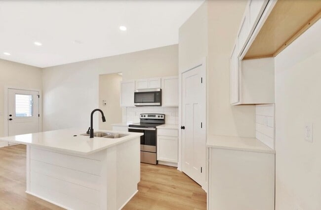 Building Photo - 17003 W Kashmir St