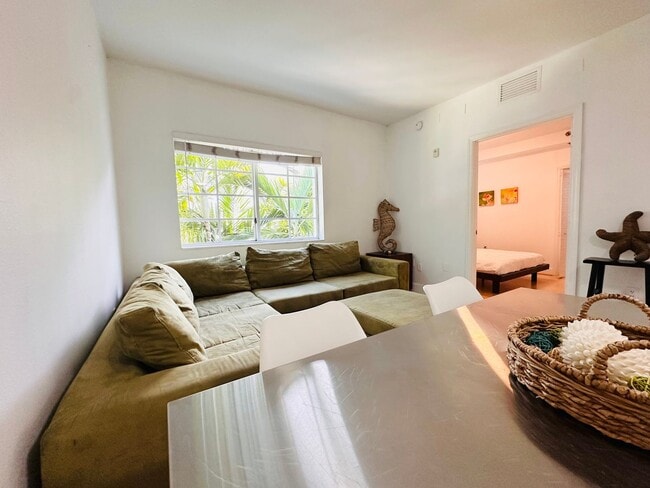 Building Photo - Bright and furnished 1/1 in classy remodel...