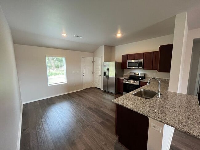 Building Photo - Now Leasing: Spacious 4-Bedroom, 2-Bath Home in Pea Ridge — Secure Your New Home Today!