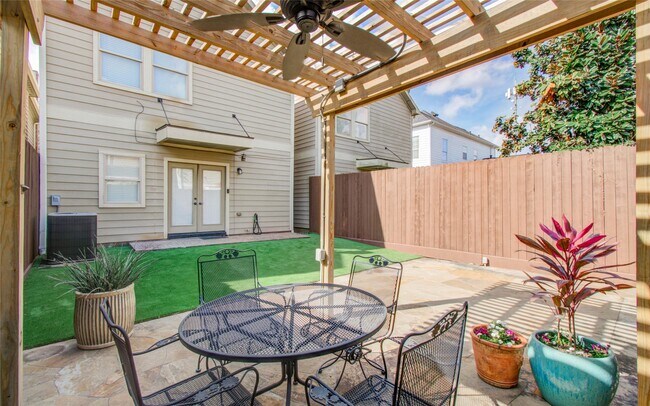 Building Photo - 1034 Dunbar St