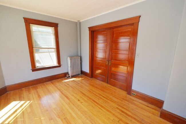 Building Photo - 53 Forest St
