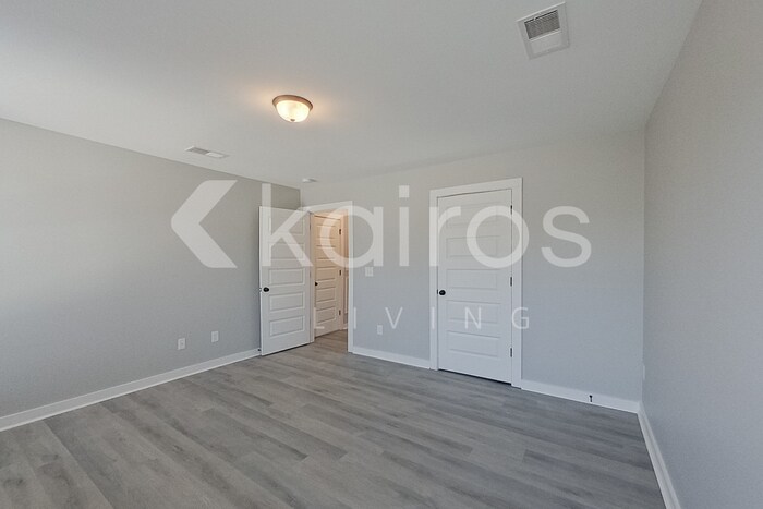 Building Photo - 15 HAWK LN