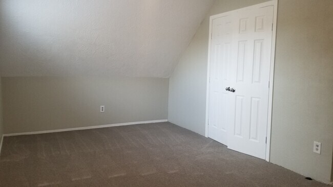 bedroom #3 with new carpet - 16778 N Bob White Dr