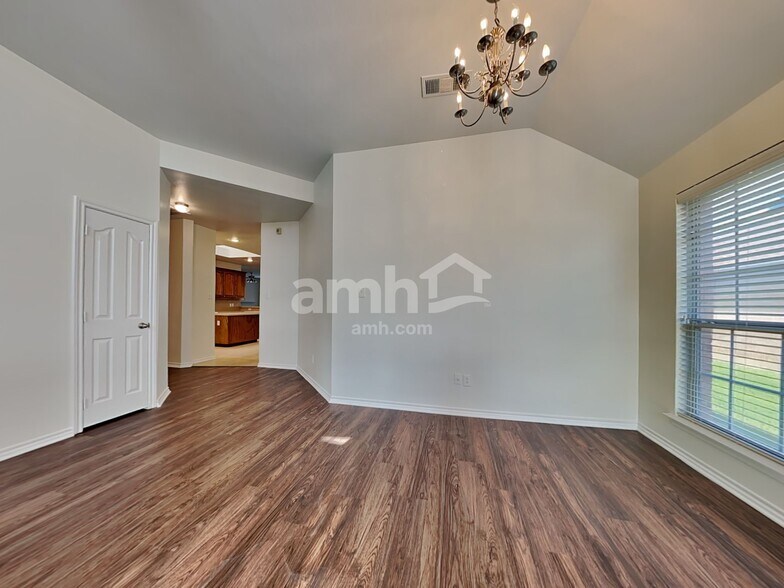 Building Photo - 5716 Ozark Dr