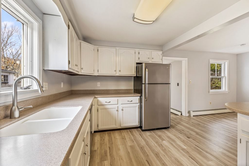 Building Photo - 83 Richardson St