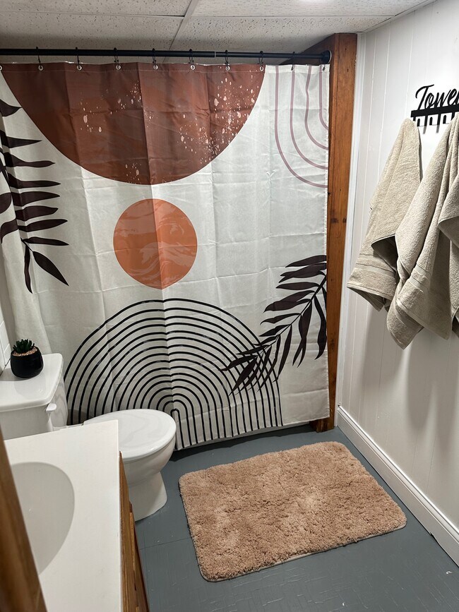 Building Photo - 7801 Oak Ave