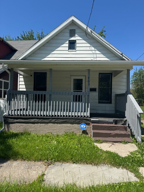 Building Photo - 703 Ashwood Ave