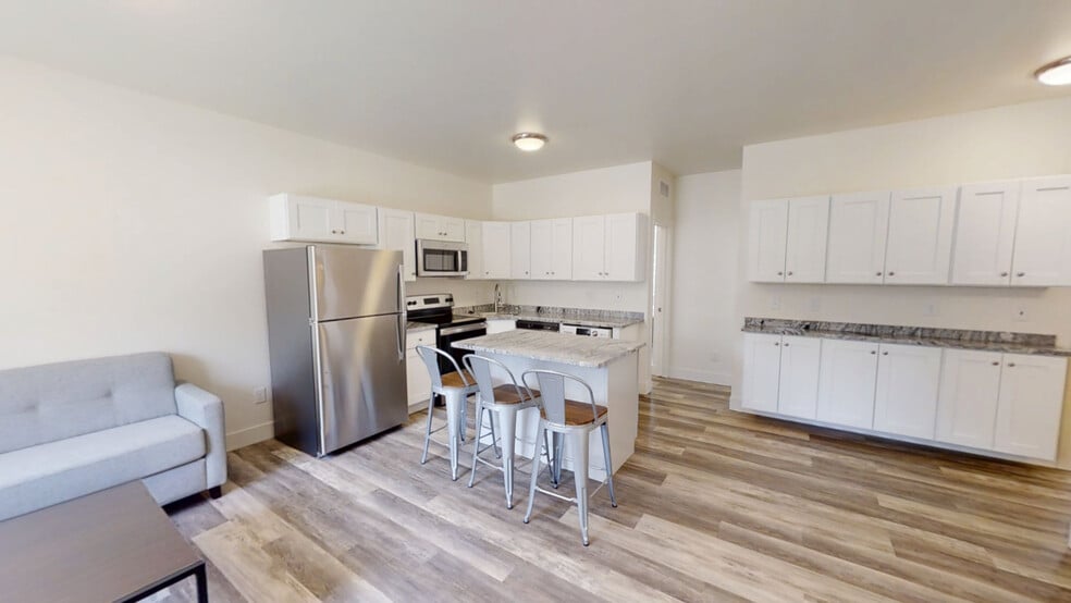 Kitchen - 943 Dewey Ave