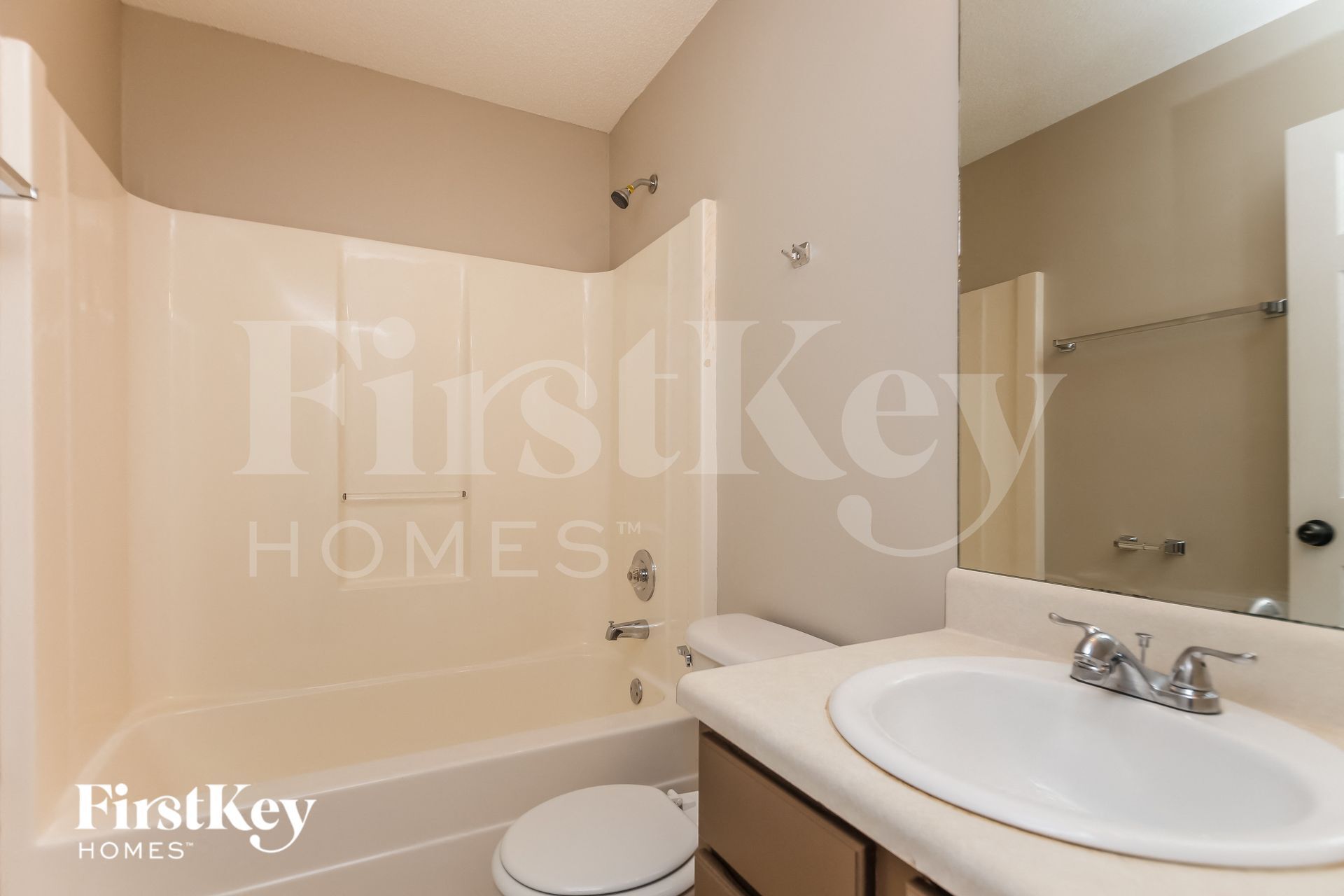 Building Photo - 136 Four Oaks Dr