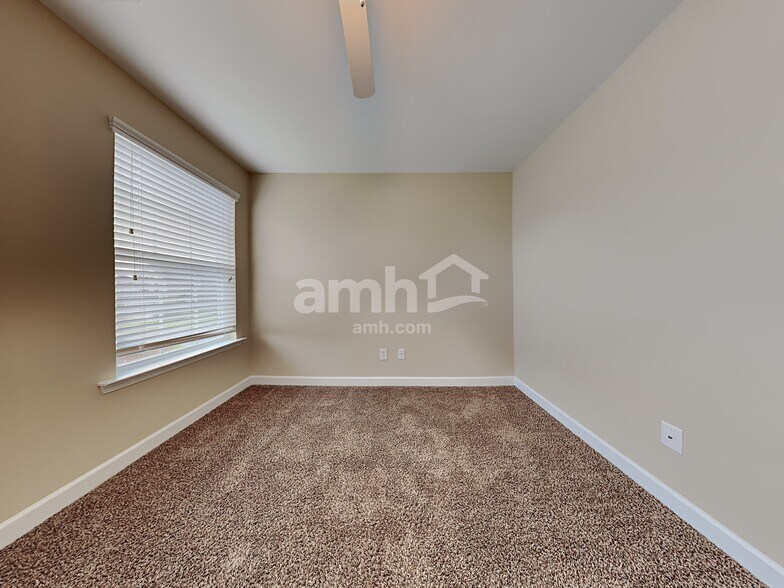 Building Photo - 228 Longford Dr