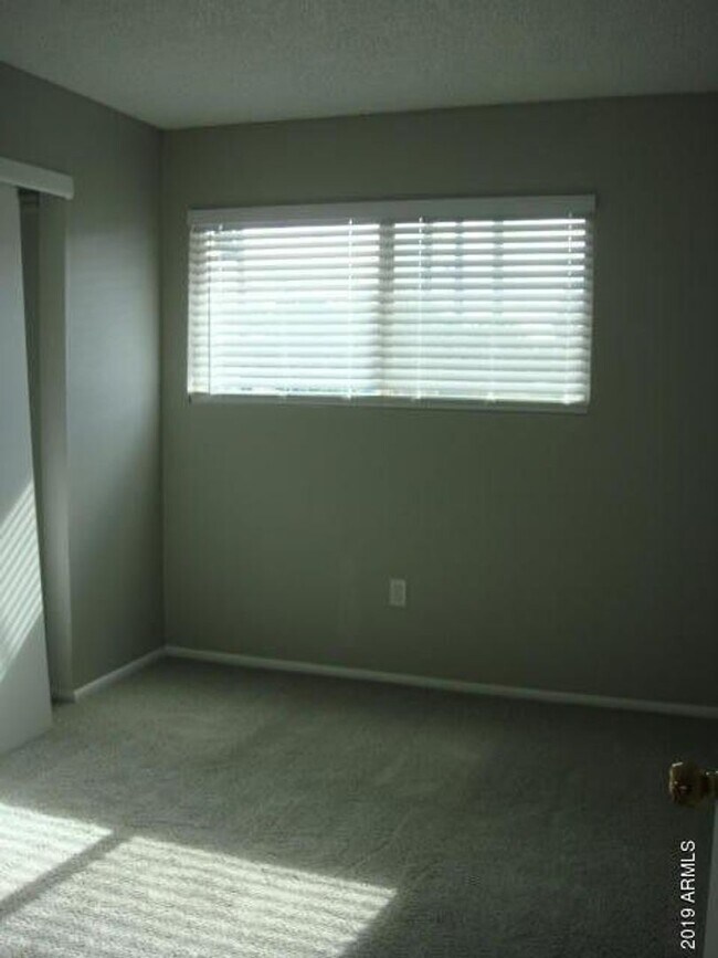 Building Photo - Upstairs unit with a balcony out front and grass courtyard
