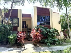 Building Photo - 301 N Pine Island Rd