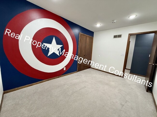 Building Photo - Spacious 4 Bedroom Home in Shawnee Mission!