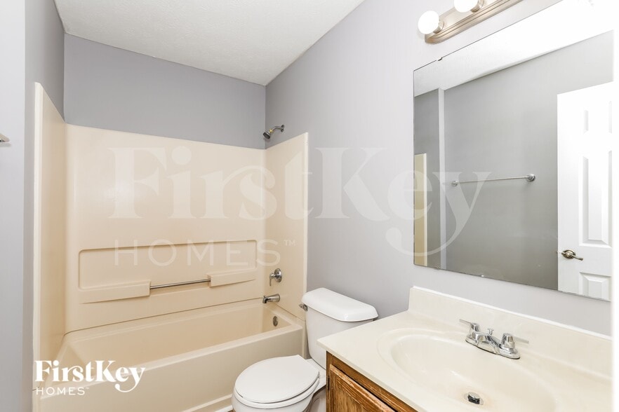 Building Photo - 1651 Parkthorne Dr