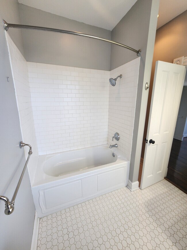 Building Photo - 436 Dinwiddie St