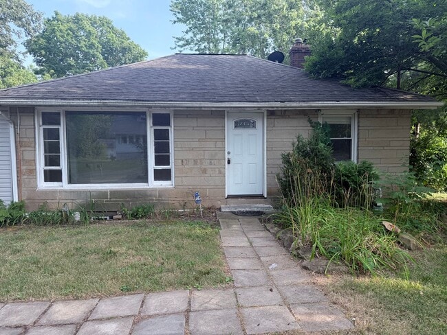 Primary Photo - Nice tucked away home