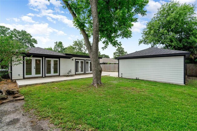 Building Photo - 3302 Westridge St