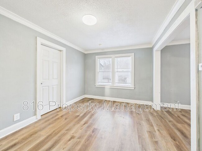 Building Photo - 3218 E 61st St