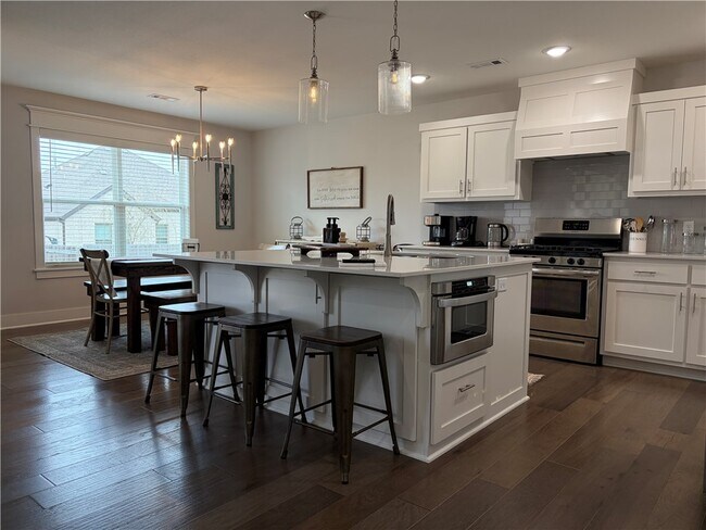 Building Photo - 2739 S Angels Rd