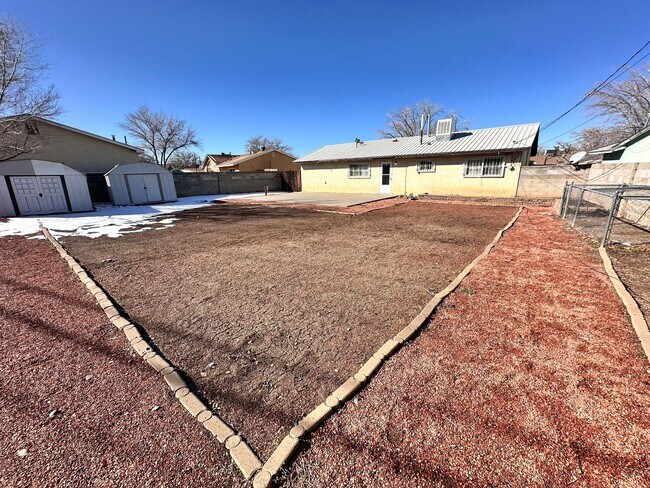 Building Photo - 3BD/1BA Home with Newly Remodeled Kitchen