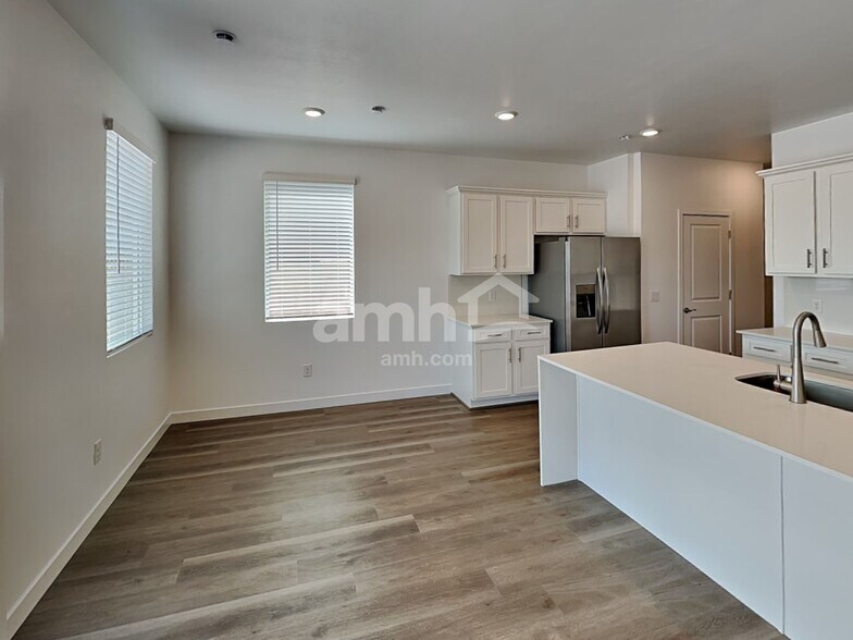Building Photo - 6521 E Paseo Alga