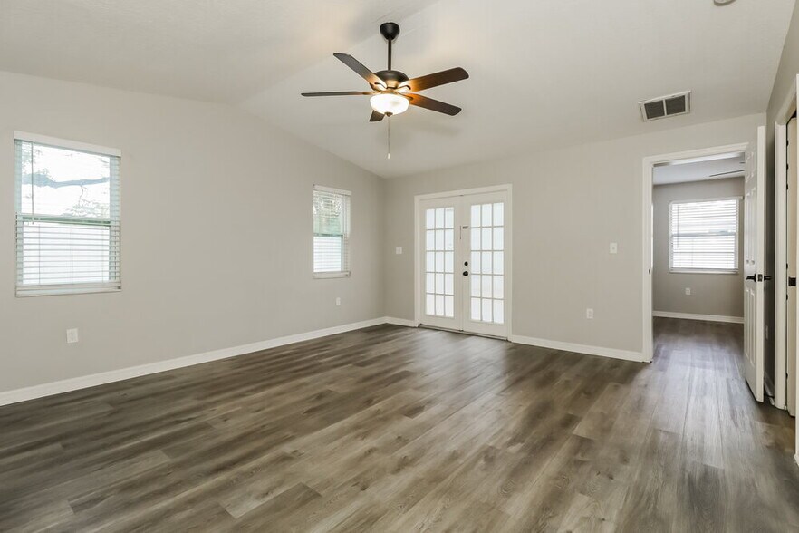 Building Photo - 7921 Eugene Dr