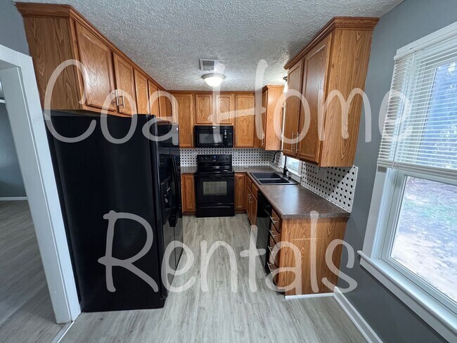 Building Photo - North East Side Home