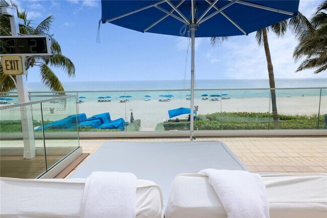 Building Photo - 17555 Collins Ave