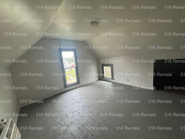 Building Photo - $750 - 2 bed 1 bath - Single Family Home