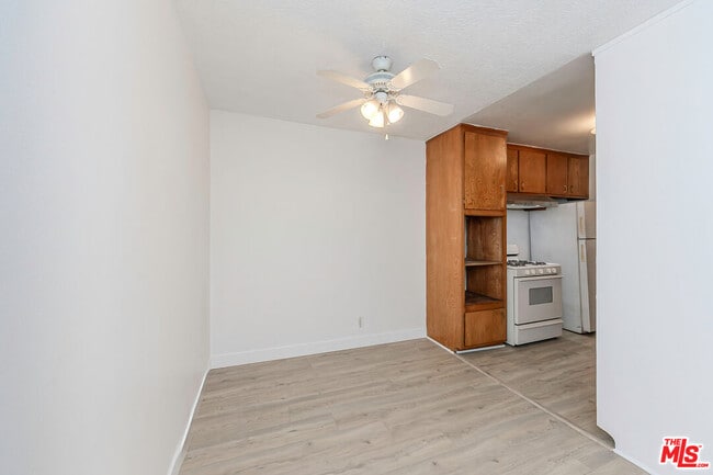 Building Photo - 428 S Wilton Pl