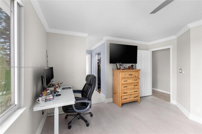 Building Photo - 10931 SW 10th Pl