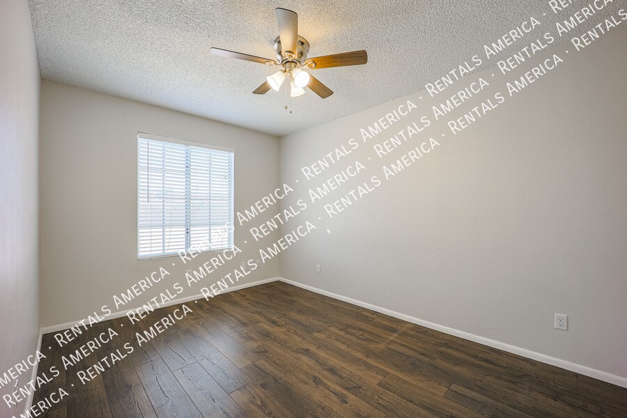 Building Photo - 1055 N Recker Rd