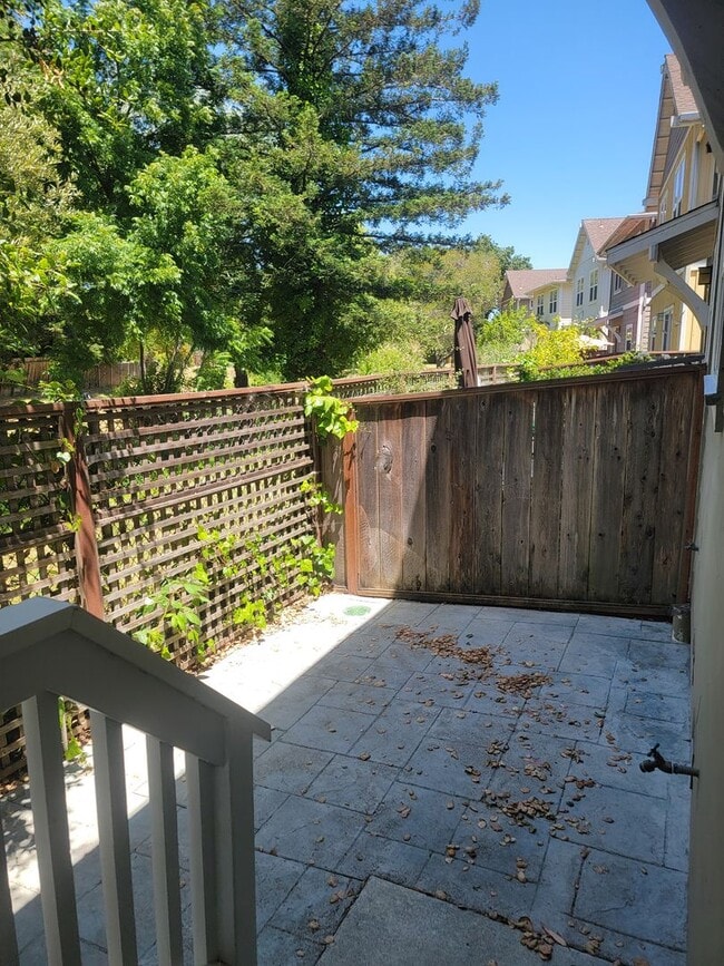 Building Photo - Charming Midtown Petaluma  – 3 Bed, 2.5 Bath
