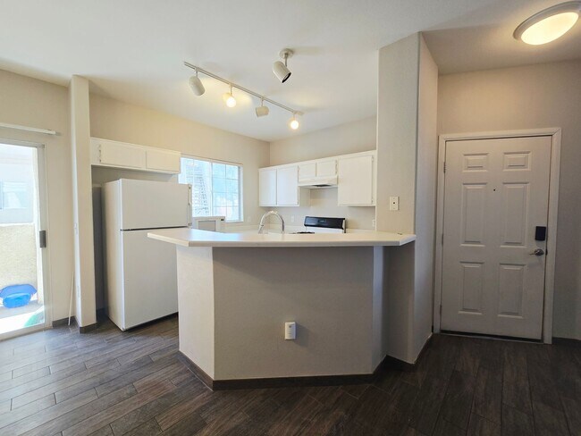 Building Photo - Gated Community Comfort – 2 Bed, 2 Bath Beauty