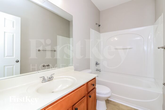 Building Photo - 850 Riverdance Dr