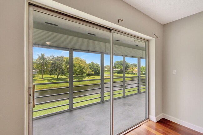 Building Photo - 10789 N Military Trl