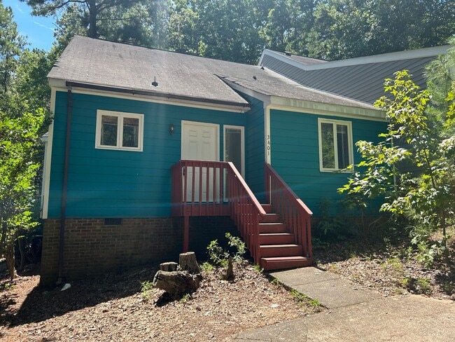 Building Photo - 4 Bed | 2 Bath Townhouse near NCSU - MOVE ...