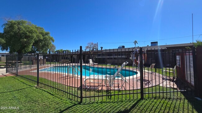 Building Photo - 6739 N 16th St