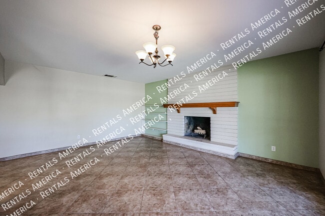 Building Photo - 2421 S Terrace Rd