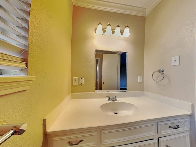 Building Photo - 4703 Lost Oak Dr