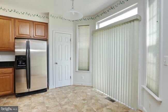 Building Photo - 1028 Llano Dr