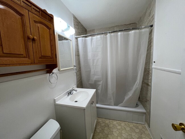 Building Photo - Two bedroom, two bath home for rent.