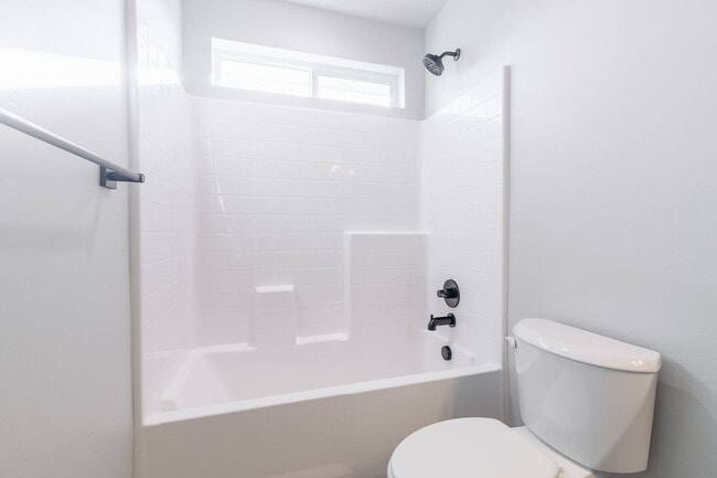 Building Photo - BRAND NEW 4 Bed 2.5 Bath Home