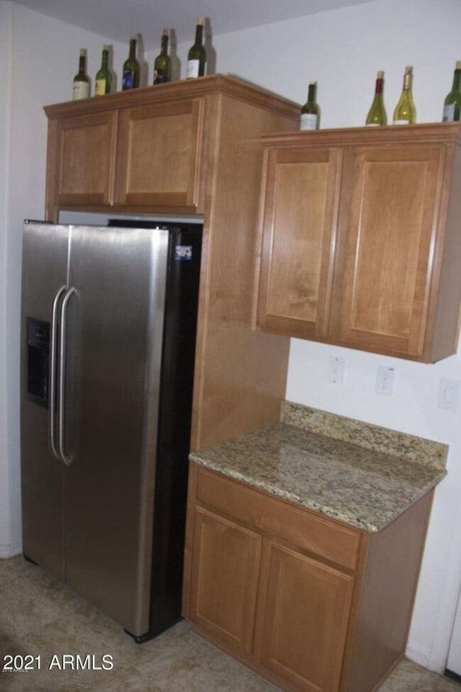 Building Photo - Charming 3 bedroom plus den and 2.5 bath home with full SOLAR !!