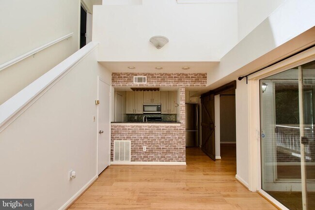 Building Photo - 3377 Lakeside View Dr